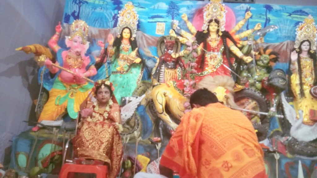 নড়াইল মুচিপুলে সূর্য সেন সার্বজনীন দুর্গা মন্দিরে কুমারী পূজা অনুষ্ঠিত