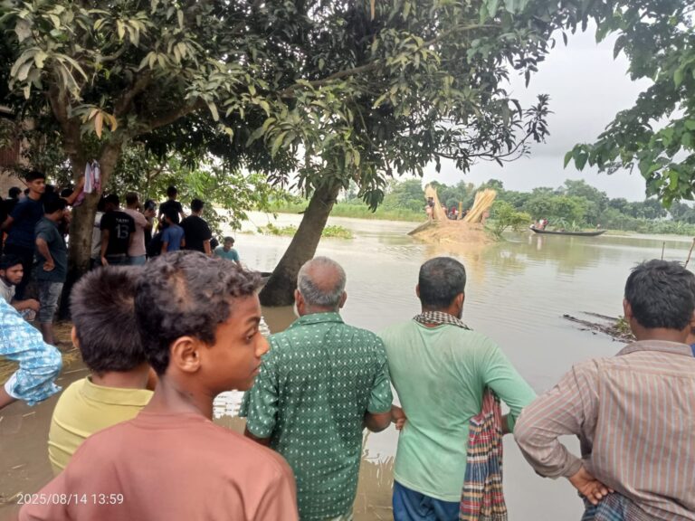 পদ্মা নদীতে গোসল করতে নেমে ২ শিক্ষার্থী নিখোঁজ