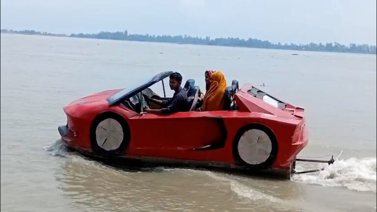 নদীতে চলছে ল্যাম্বোরগিনি, উদ্ভাবক গাইবান্ধার দশম শ্রেণির ছাত্র রাহাত