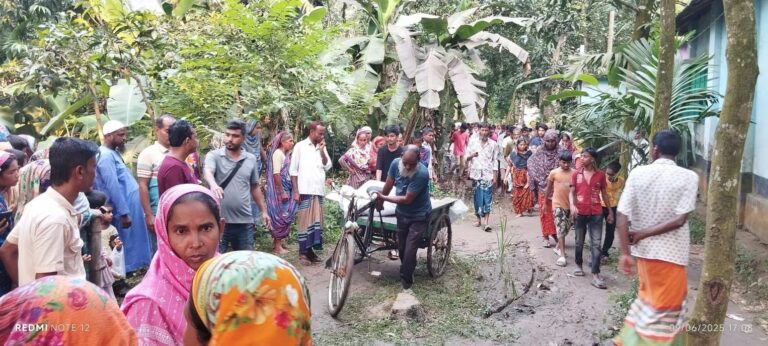 সাদুল্লাপুরে ঝোপের ভেতর থেকে নারীর লাশ উদ্ধার
