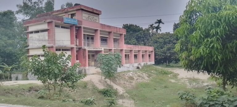 গোবিন্দগঞ্জে তিন দশকেও মাঠ পায়নি কাজলা সরকারি প্রাথমিক বিদ্যালয়,