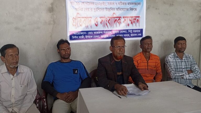মিথ্যা অভিযোগের প্রতিবাদে নড়াইলে সংবাদিক সম্মেলন অনুষ্ঠিত